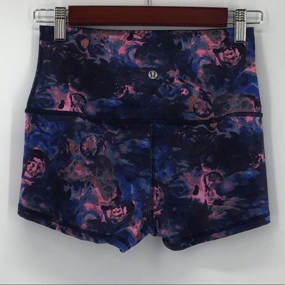 lululemon athletica Pants - Lululemon Wonder Under Booty Shorts Multicolored Black Blue Pink Size 6 EUC